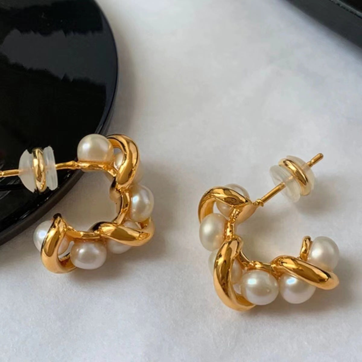 Silver Needle Fashion Winding Pearl Earrings