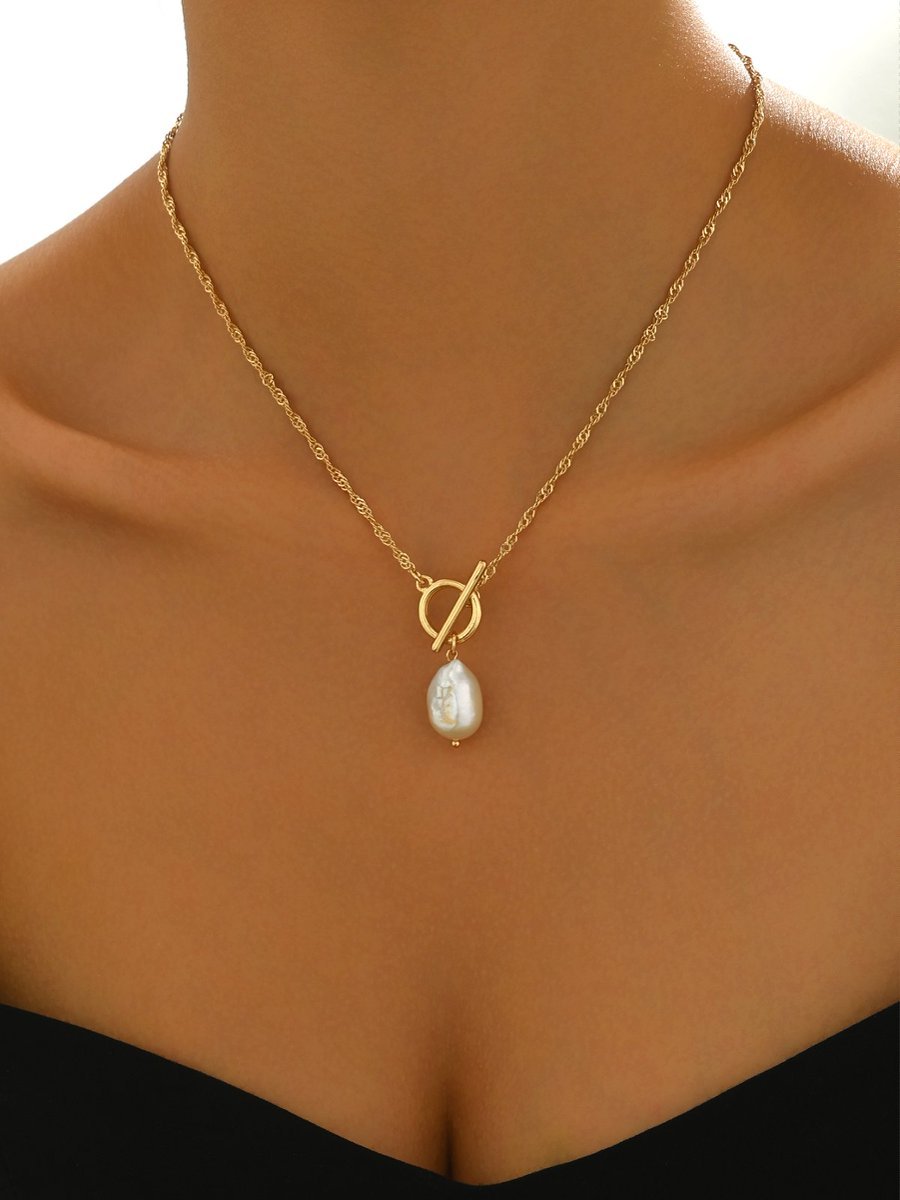 Elegant Gold-Tone Pearl Pendant Necklace - Stylish And Lightweight Jewelry