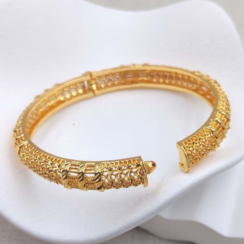 New Classic Gold-plated Alloy Bracelet