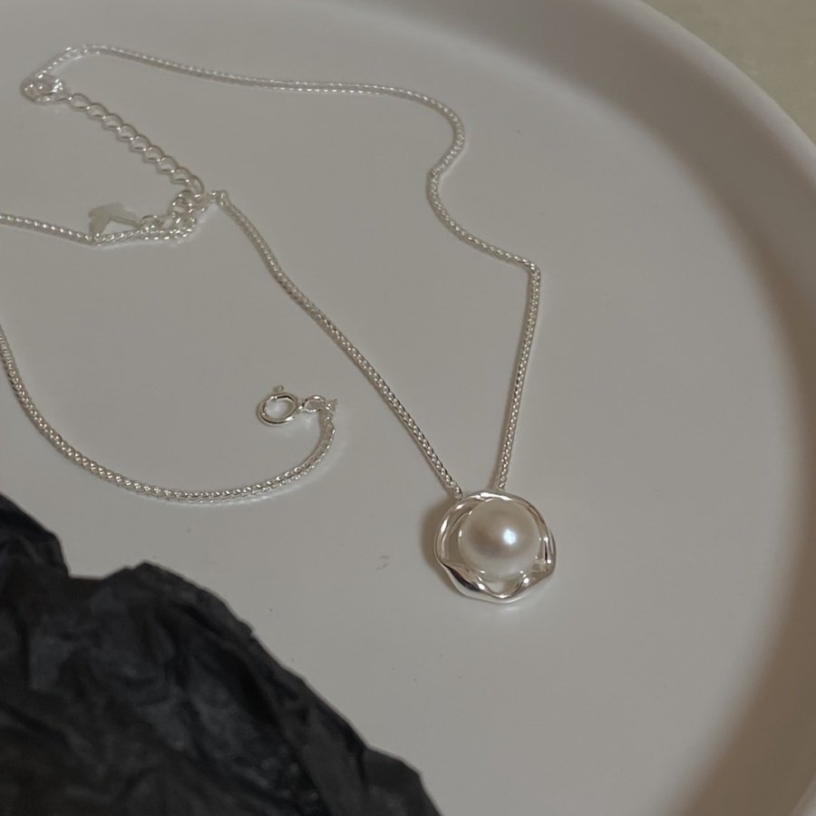 High Quality Round White Glass Pearl Pendant Necklace For Women In 14K Gold, 8-9mm