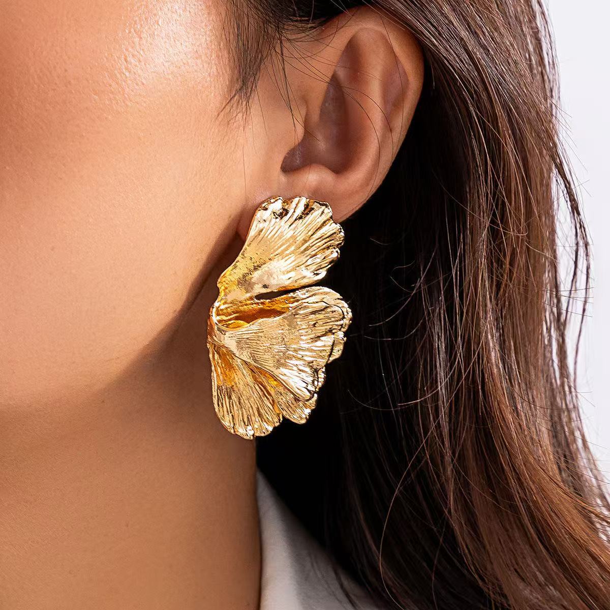 New Metal Flower Earrings For Women