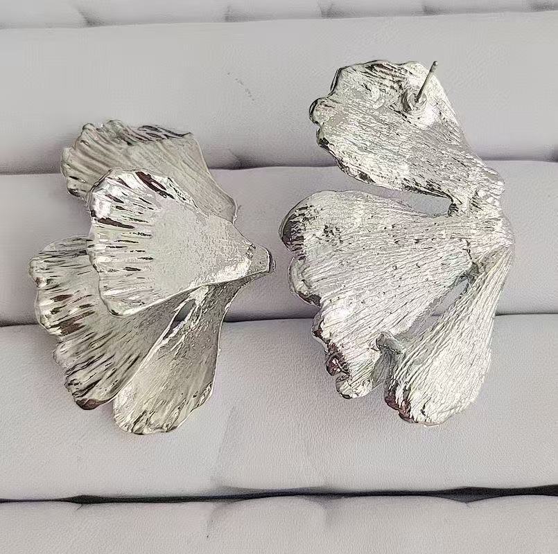 New Metal Flower Earrings For Women