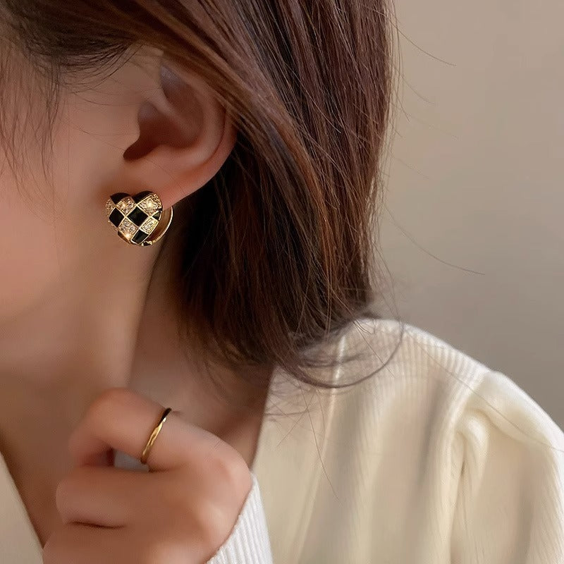 Women's Fashion Best-seller Heart-shaped Plaid Stud Earrings