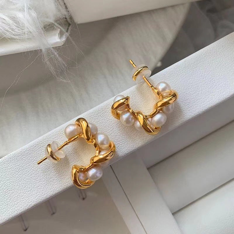 Silver Needle Fashion Winding Pearl Earrings