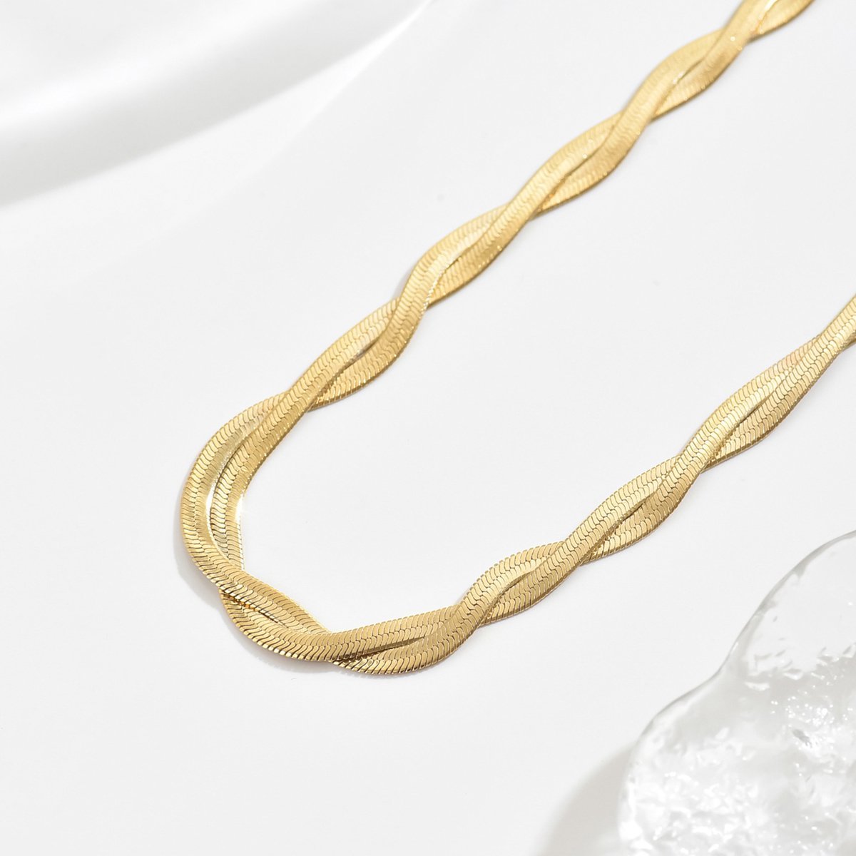 Elegant Gold-Tone Twisted Chain Choker Necklace