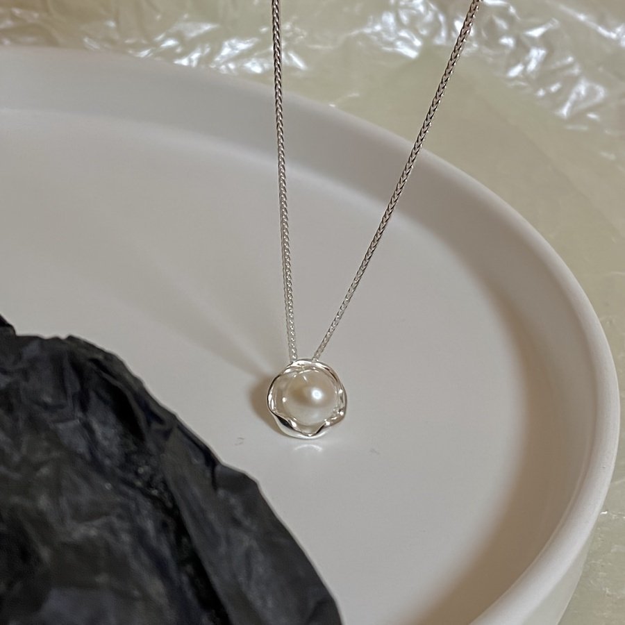 High Quality Round White Glass Pearl Pendant Necklace For Women In 14K Gold, 8-9mm