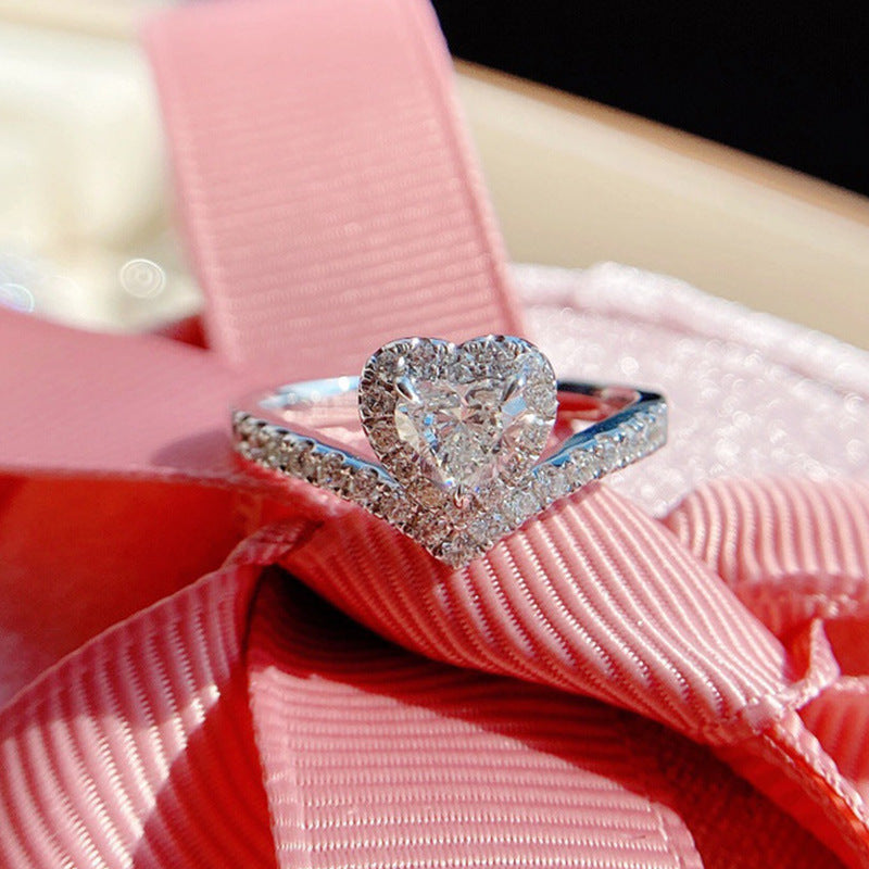 Simple V-shaped Heart-shaped Zircon Ring