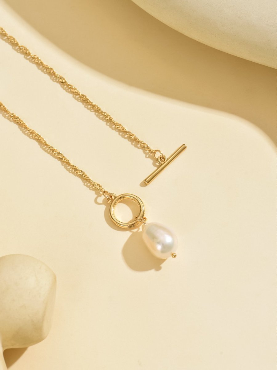 Elegant Gold-Tone Pearl Pendant Necklace - Stylish And Lightweight Jewelry