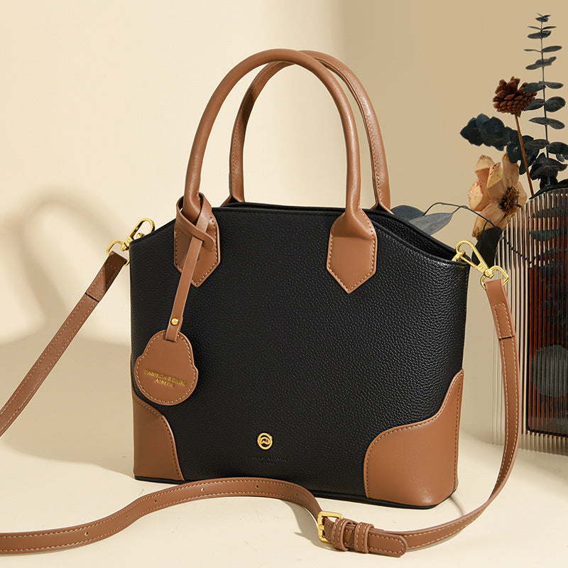 A Versatile Retro Minimalist Bag