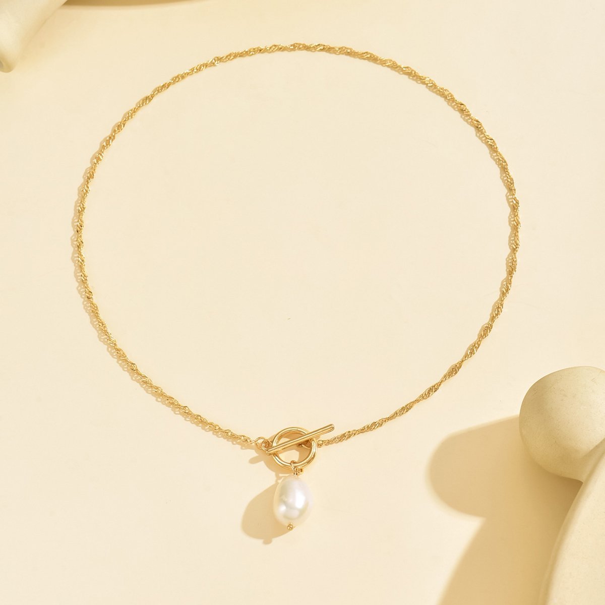 Elegant Gold-Tone Pearl Pendant Necklace - Stylish And Lightweight Jewelry