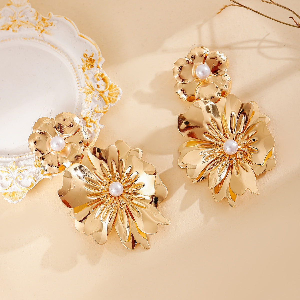 Stylish Flower Exaggerated Alloy Pearl Earrings