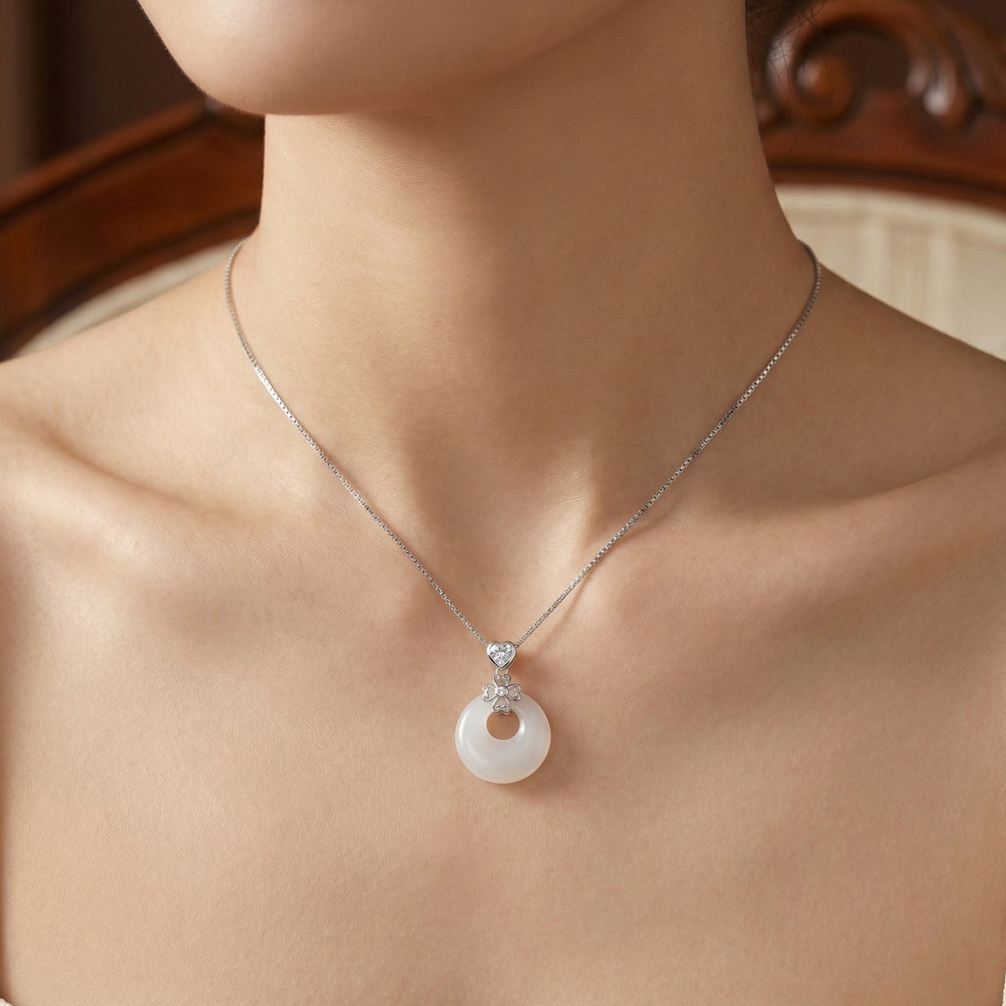 925 Sterling Silver Elegant White Stone Donut Necklace with Heart and Four-Leaf Clover Accents