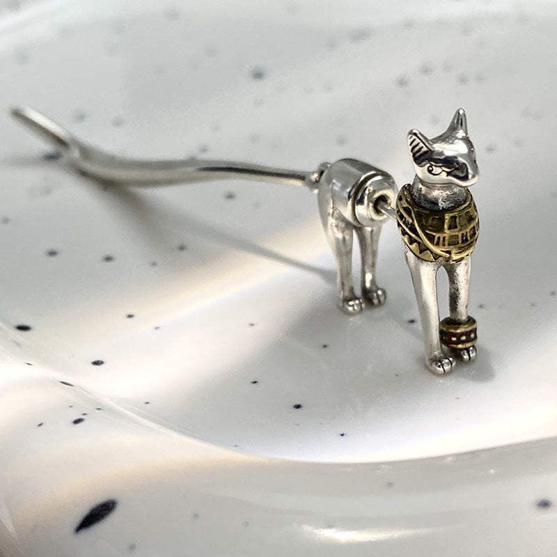 Three-dimensional Cat Stud Earrings