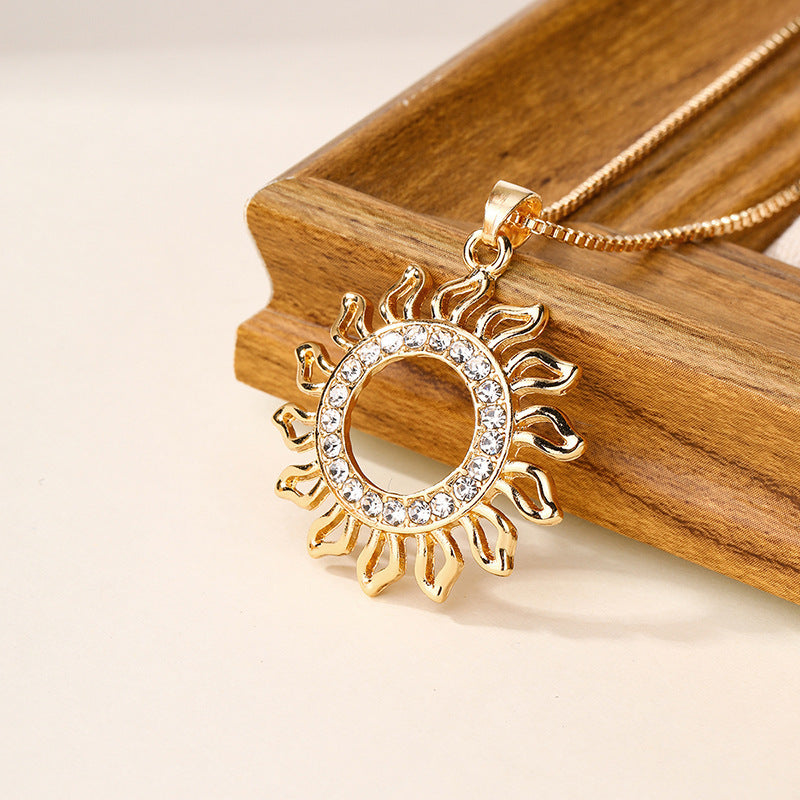 Fashion Jewelled Women's Alloy Sun Round Pendant Necklace