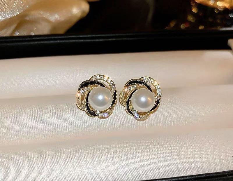 Light Luxury Diamond-Encrusted Red Pearl Earrings