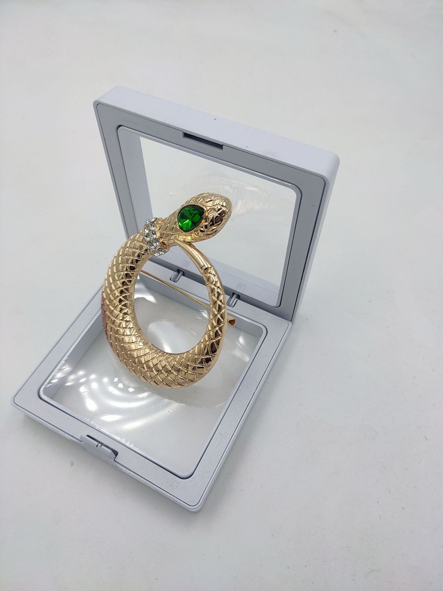 Retro Exaggerated Alloy Electroplated Gold Snake Brooch