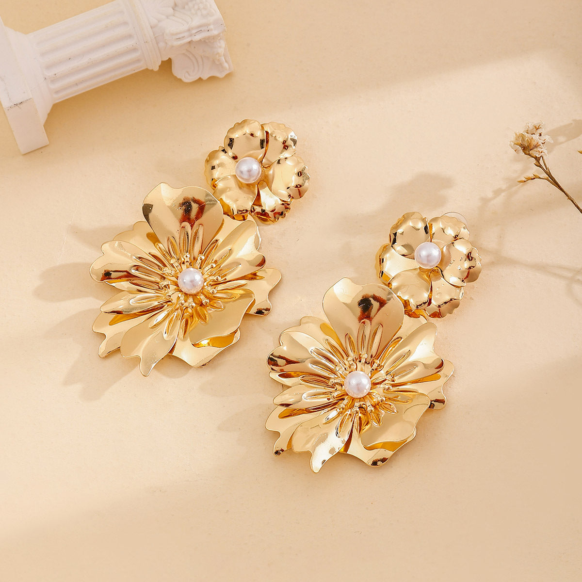 Stylish Flower Exaggerated Alloy Pearl Earrings