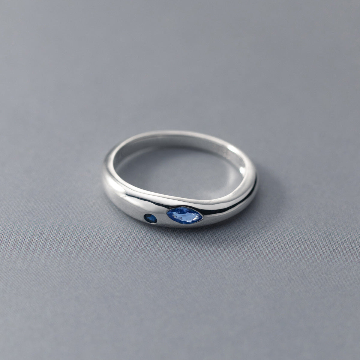 Sterling Silver Style Blue Diamond Glossy Ring