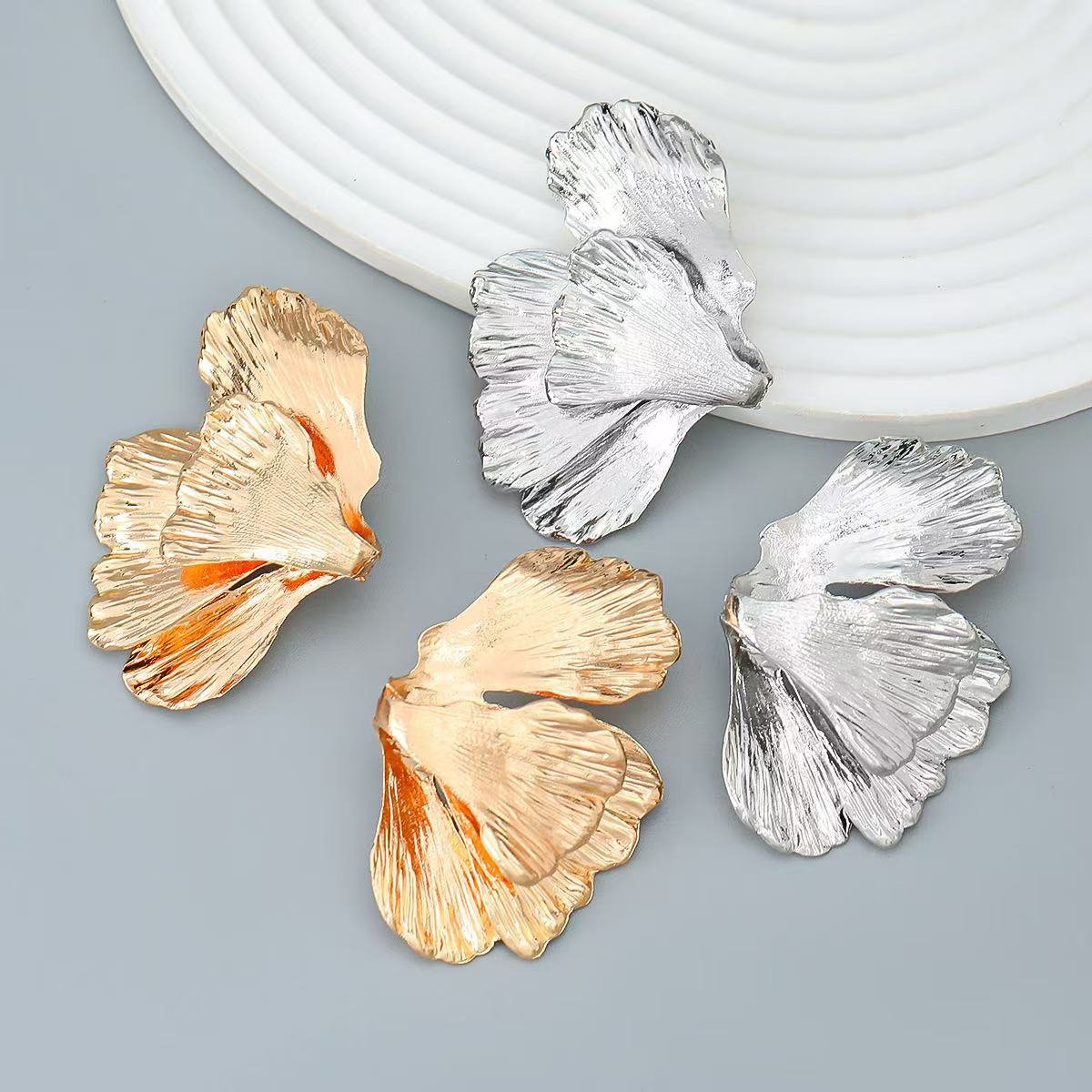 New Metal Flower Earrings For Women