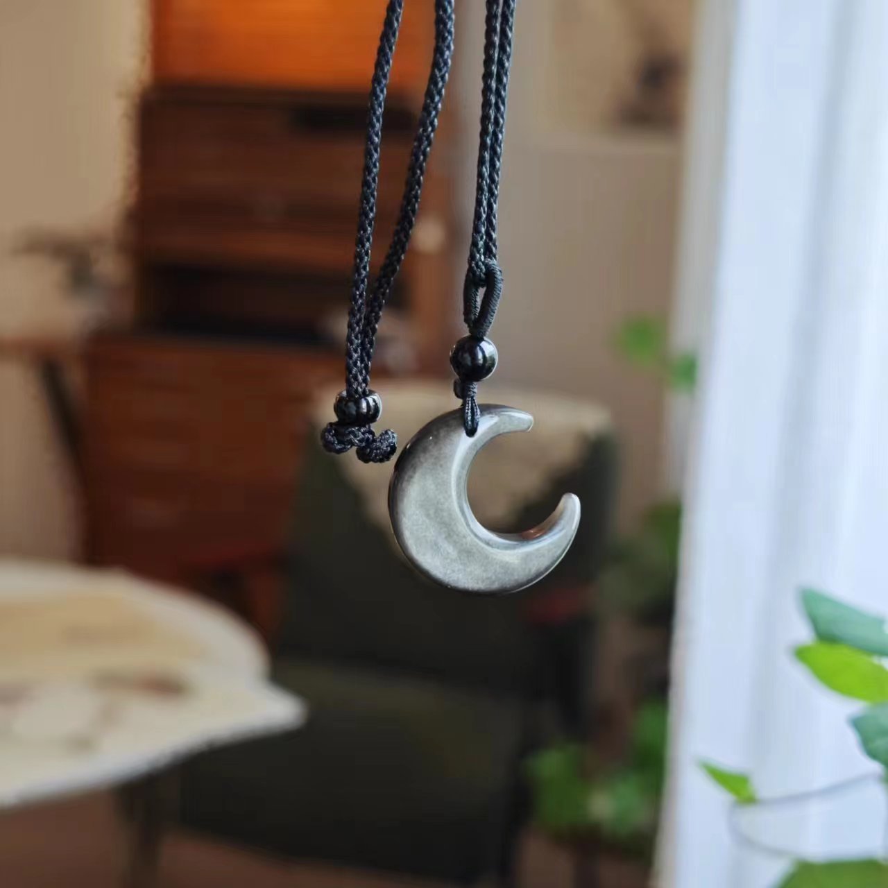 Hand-woven Dish Shell Moon Retro Pendant Necklace