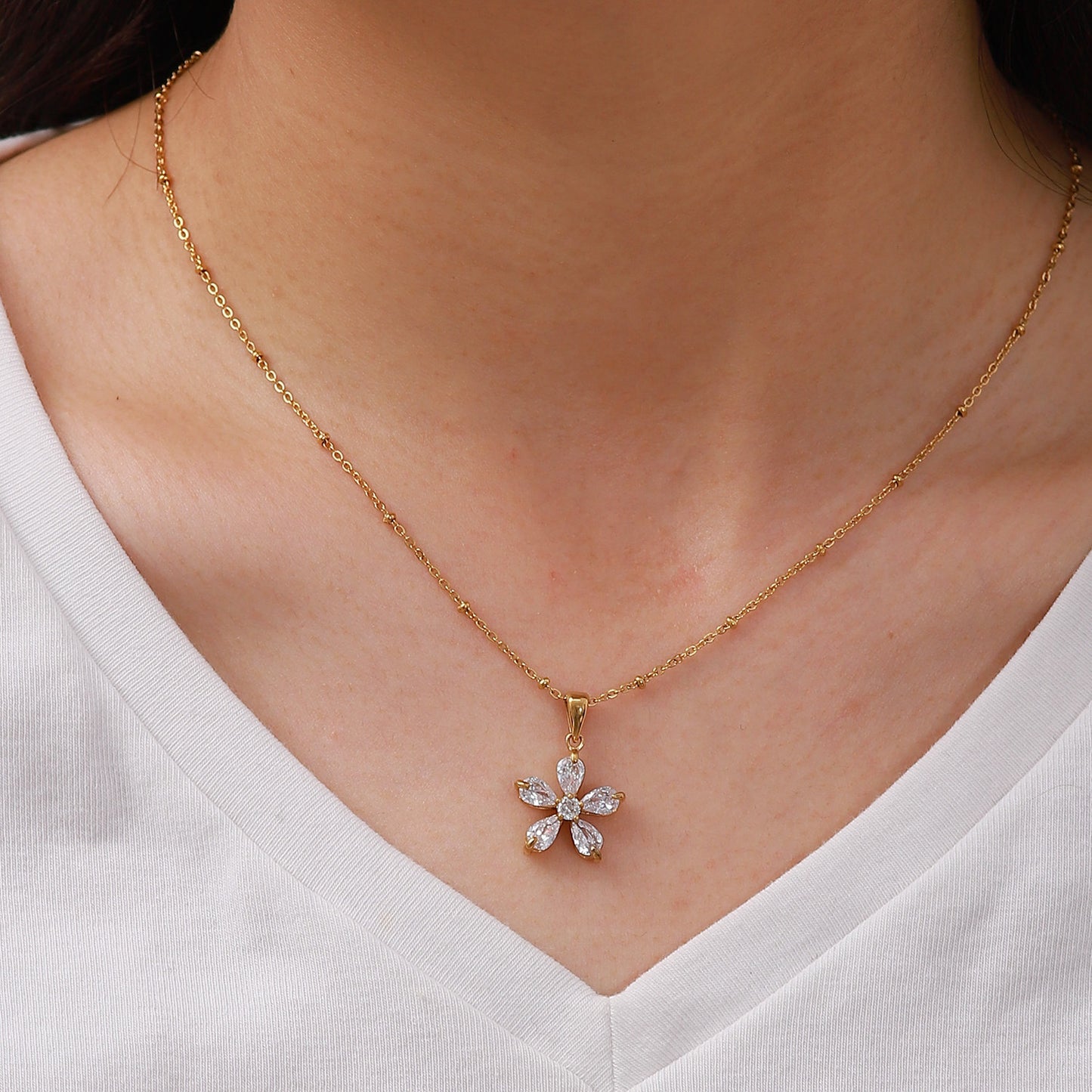 White Zircon Flower Pendant Necklace