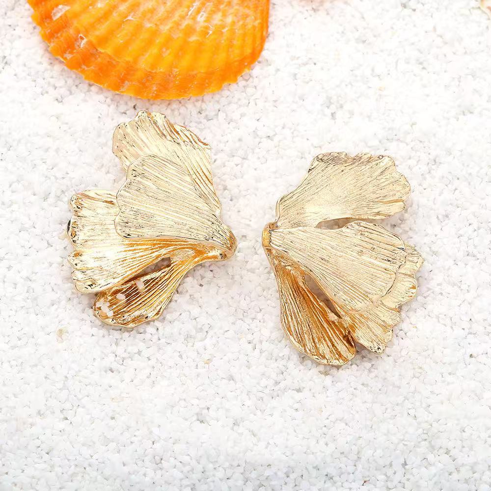 New Metal Flower Earrings For Women