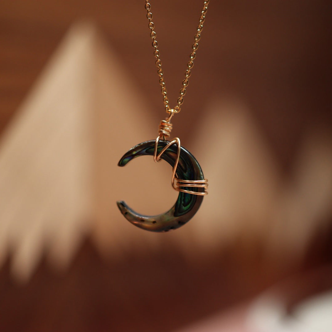 Hand-woven Dish Shell Moon Retro Pendant Necklace