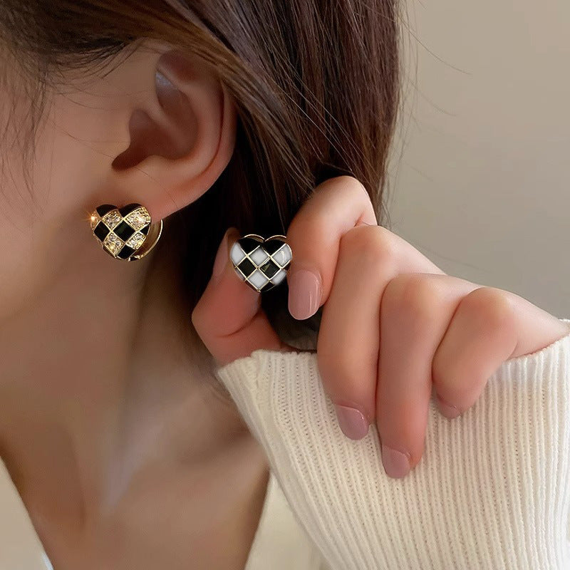 Women's Fashion Best-seller Heart-shaped Plaid Stud Earrings