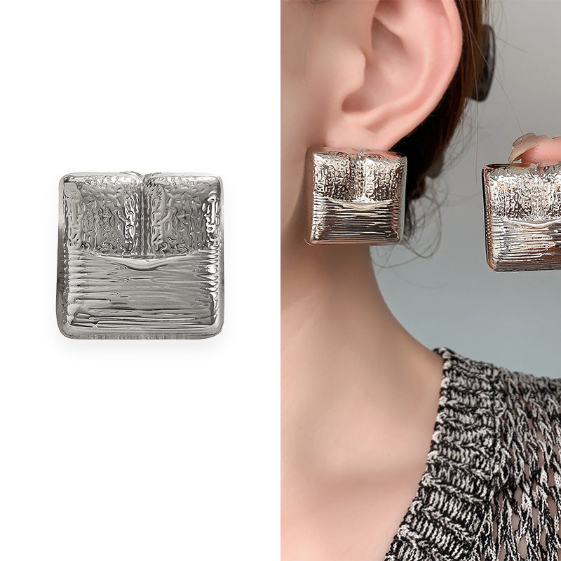 Exaggerated Cold Quadrangle Ear Studs