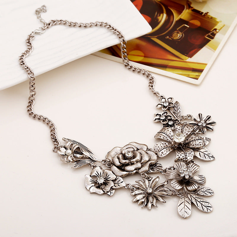 Retro Diamonds Floral Necklace