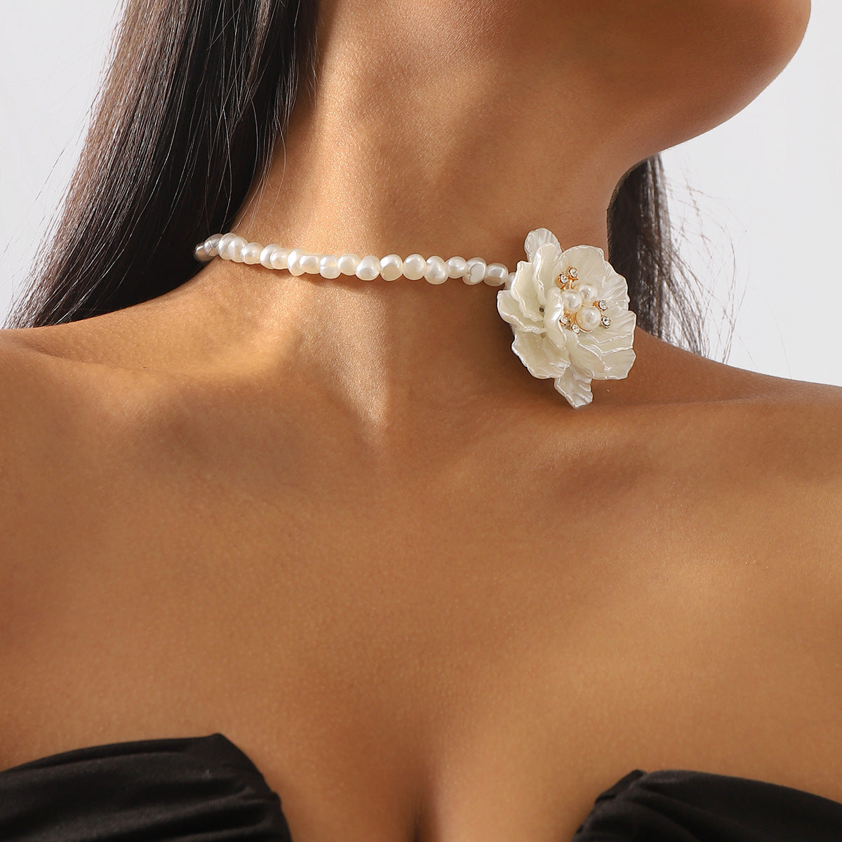 Retro Romantic Three-dimensional Camellia Pearl Necklace