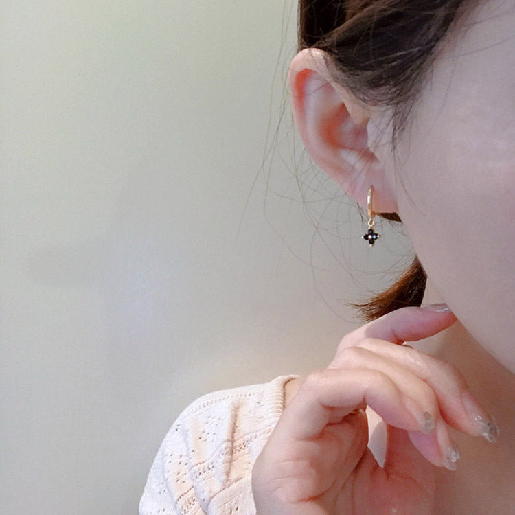 S925 Sterling Silver Temperamental Earrings Elegant Black Four-leaf Flower