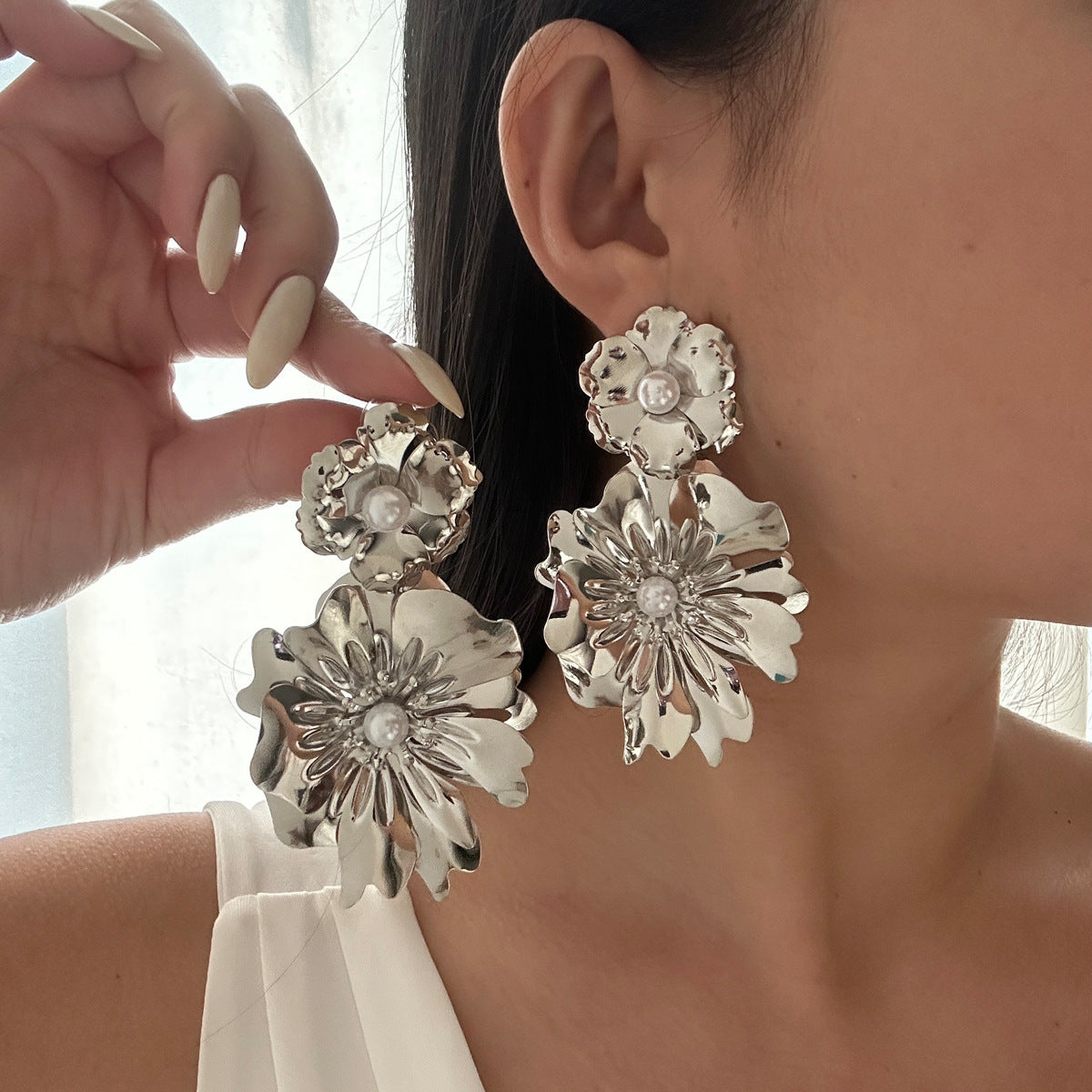 Stylish Flower Exaggerated Alloy Pearl Earrings