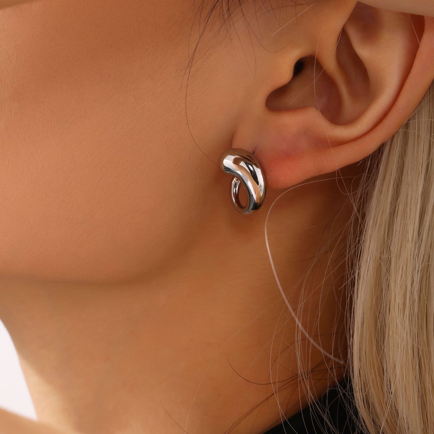 Simple Curved Water Drop Ear Studs