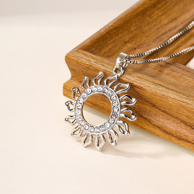 Fashion Jewelled Women's Alloy Sun Round Pendant Necklace