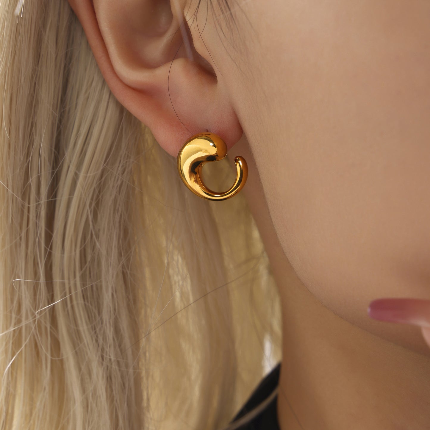 Simple Curved Water Drop Ear Studs