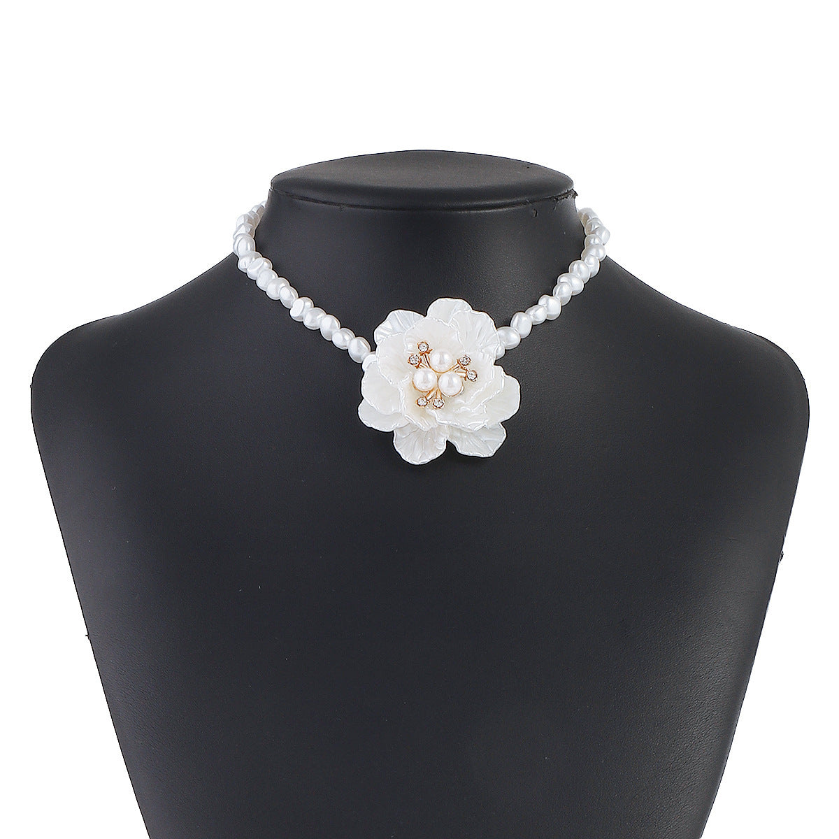 Retro Romantic Three-dimensional Camellia Pearl Necklace