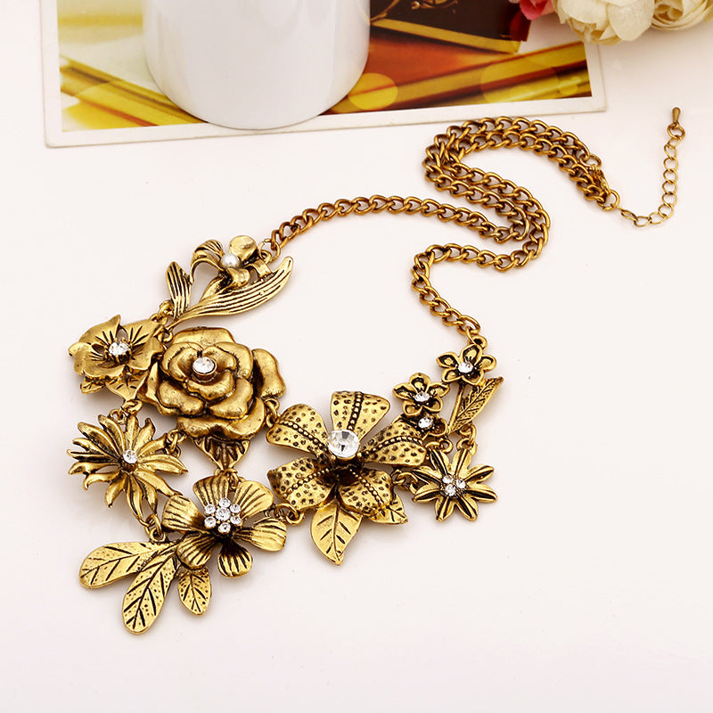 Retro Diamonds Floral Necklace