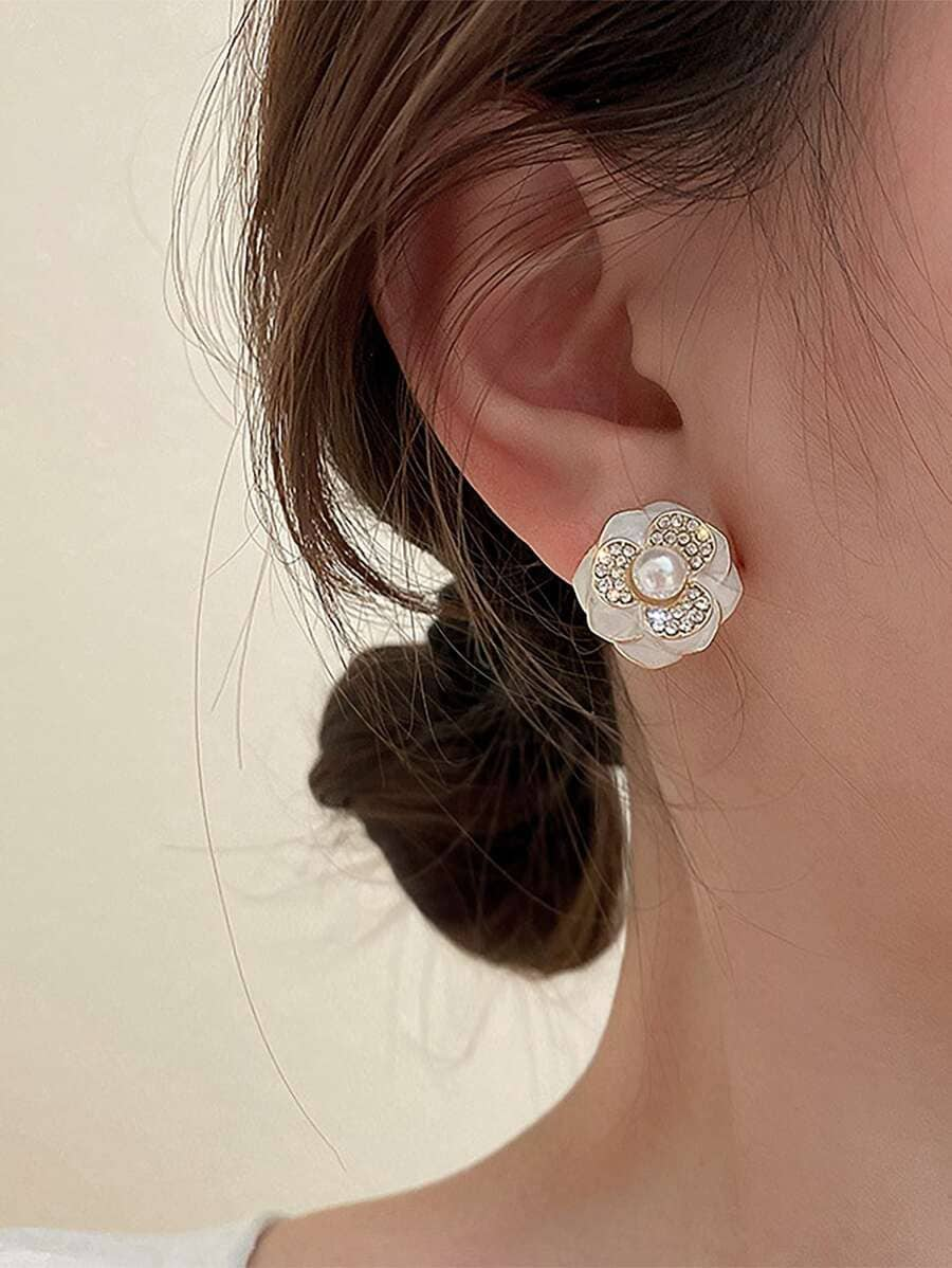 Faux Pearl Flower Stud Earrings