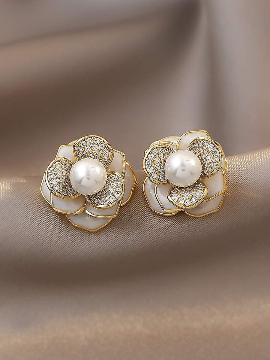 Faux Pearl Flower Stud Earrings