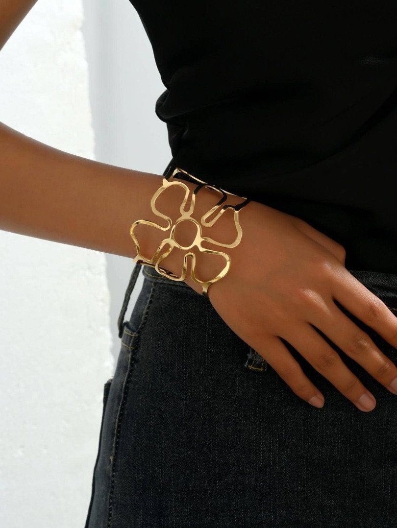 Flower Hollow Out Cuff Bangle